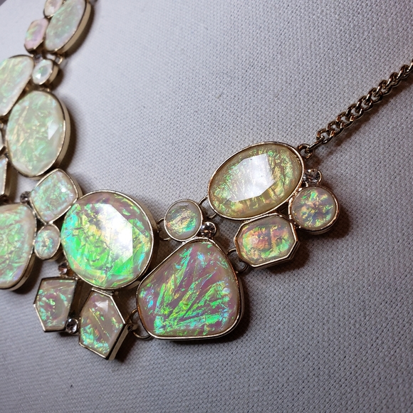 Claire's Bib Necklace Iridescent Ivory Gemstones Gold Tone Metal Shimmer - Picture 9 of 14